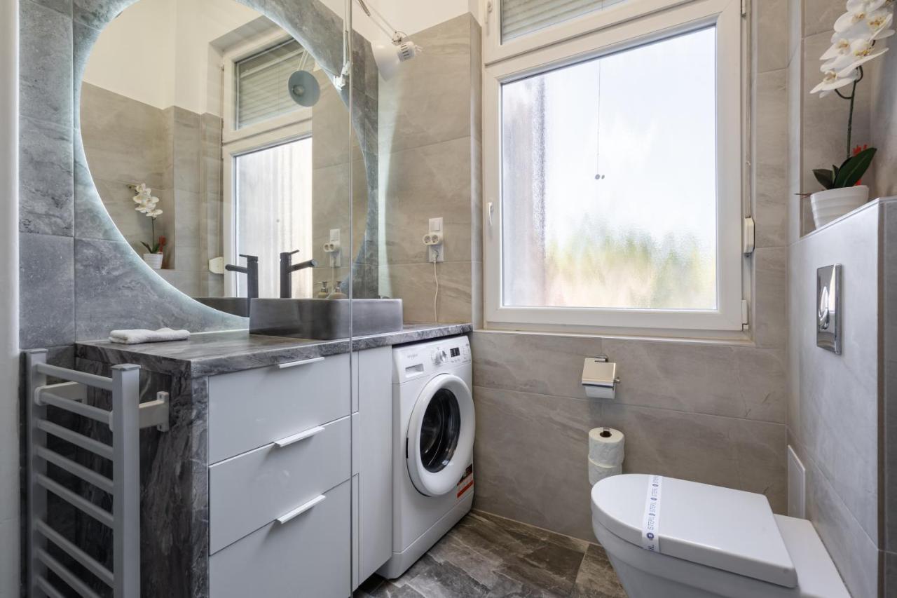 Galaxy Cube Apartment Budapeste Exterior foto