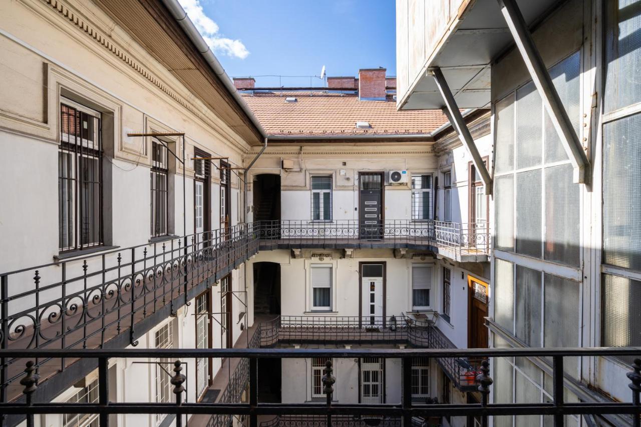 Galaxy Cube Apartment Budapeste Exterior foto